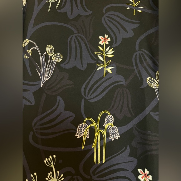 NWT ~ LOFT ~ Blue and black with flowers blouse - Picture 6 of 7